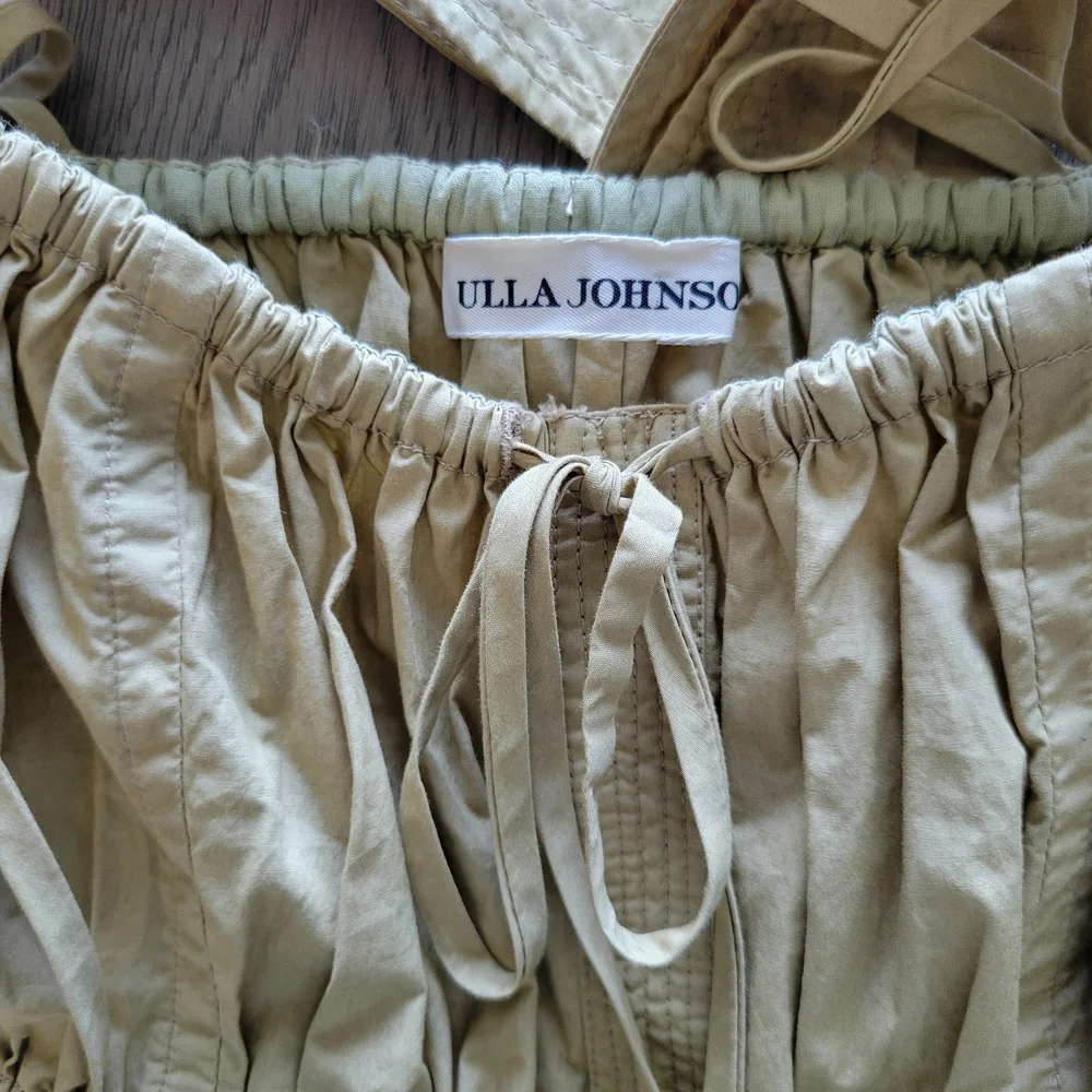 ULLA JOHNSON Lulu Beige Smocked Ruched Ruffle Tie Peplum Top Sz 6 Revolve Khaki - Picture 5 of 9